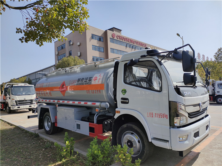 9.75東風(fēng)福瑞卡油罐車