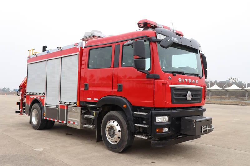 重汽汕德卡搶險(xiǎn)救援消防車