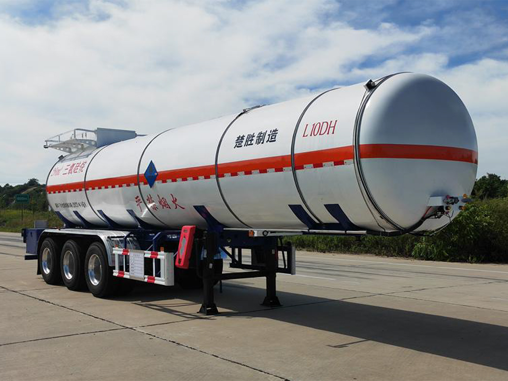 CSC9401GRY型易燃液體罐式運(yùn)輸半掛車（三氯硅烷）