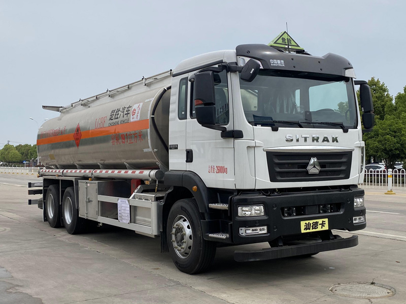楚勝牌CSC5266GYYLZK6A型鋁合金運(yùn)油車