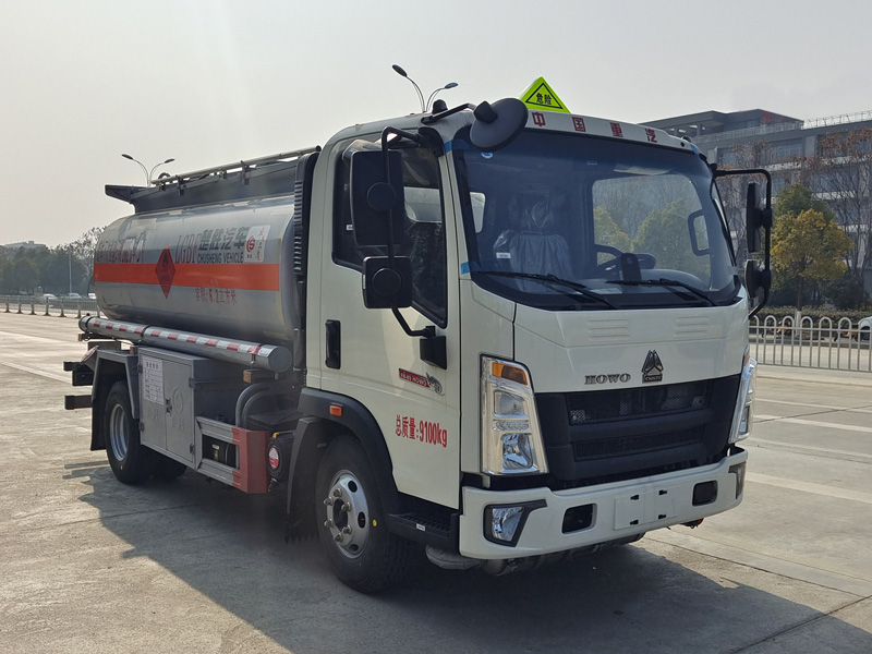 楚勝牌CSC5097GYYZ6A型運(yùn)油車