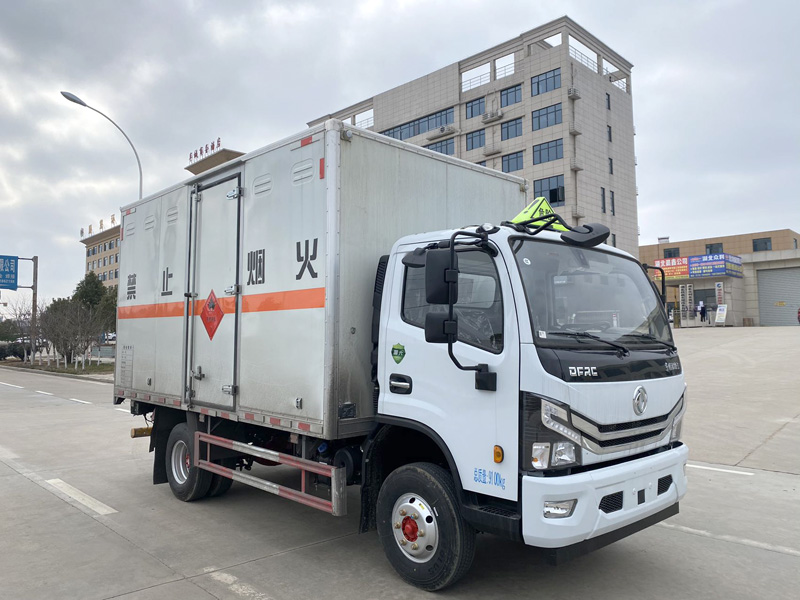 楚勝牌CSC5095XRY6型易燃液體廂式運輸車