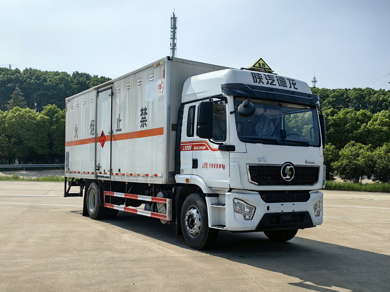 楚勝牌CSC5189XRYS6型易燃液體廂式運輸車