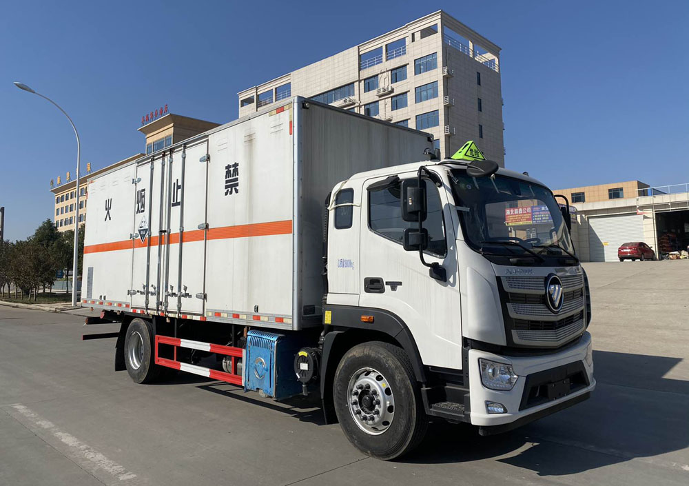 楚勝牌CSC5180XFWB6型腐蝕性物品廂式運(yùn)輸車