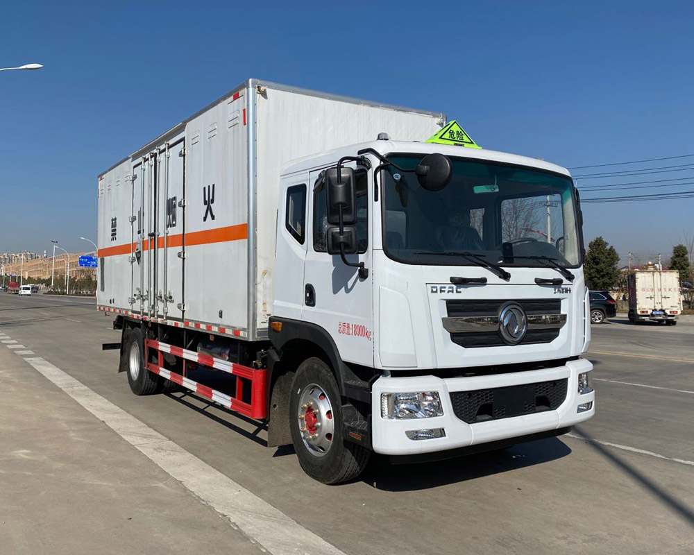 楚勝牌CSC5185XFW6型腐蝕性物品廂式運(yùn)輸車