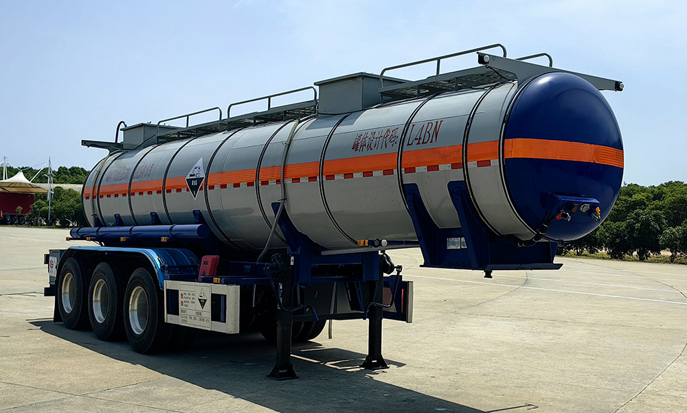 楚勝牌CSC9405GFWCY型腐蝕性物品罐式運(yùn)輸半掛車