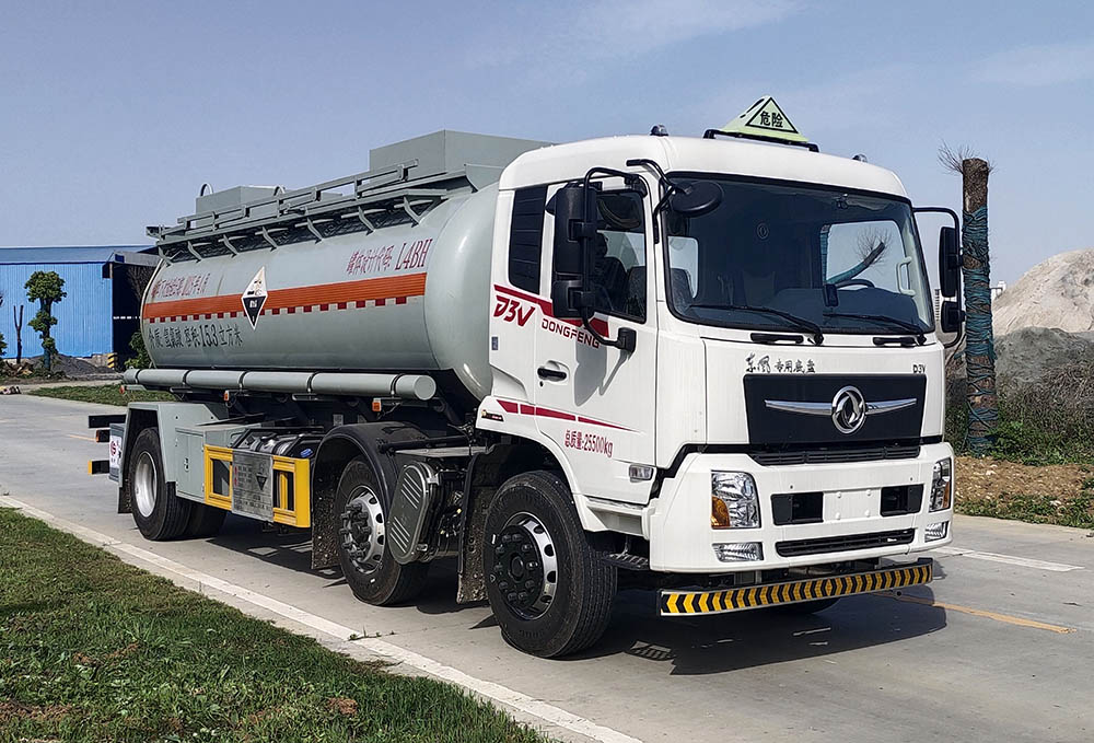 楚勝牌CSC5261GFWDF6CY型腐蝕性物品罐式運(yùn)輸車