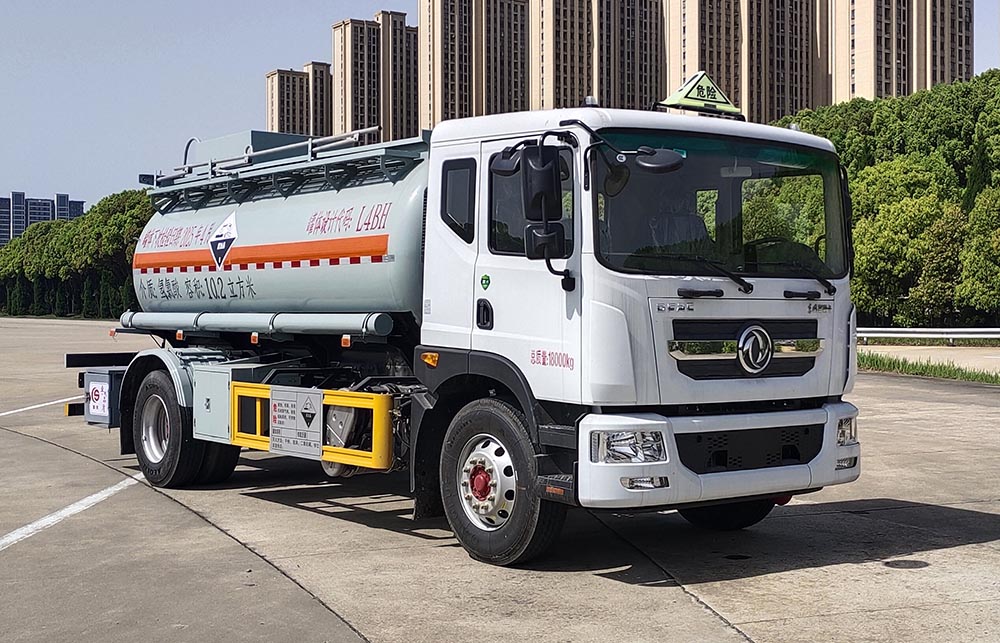 楚勝牌CSC5181GFWEQ6CY型腐蝕性物品罐式運(yùn)輸車